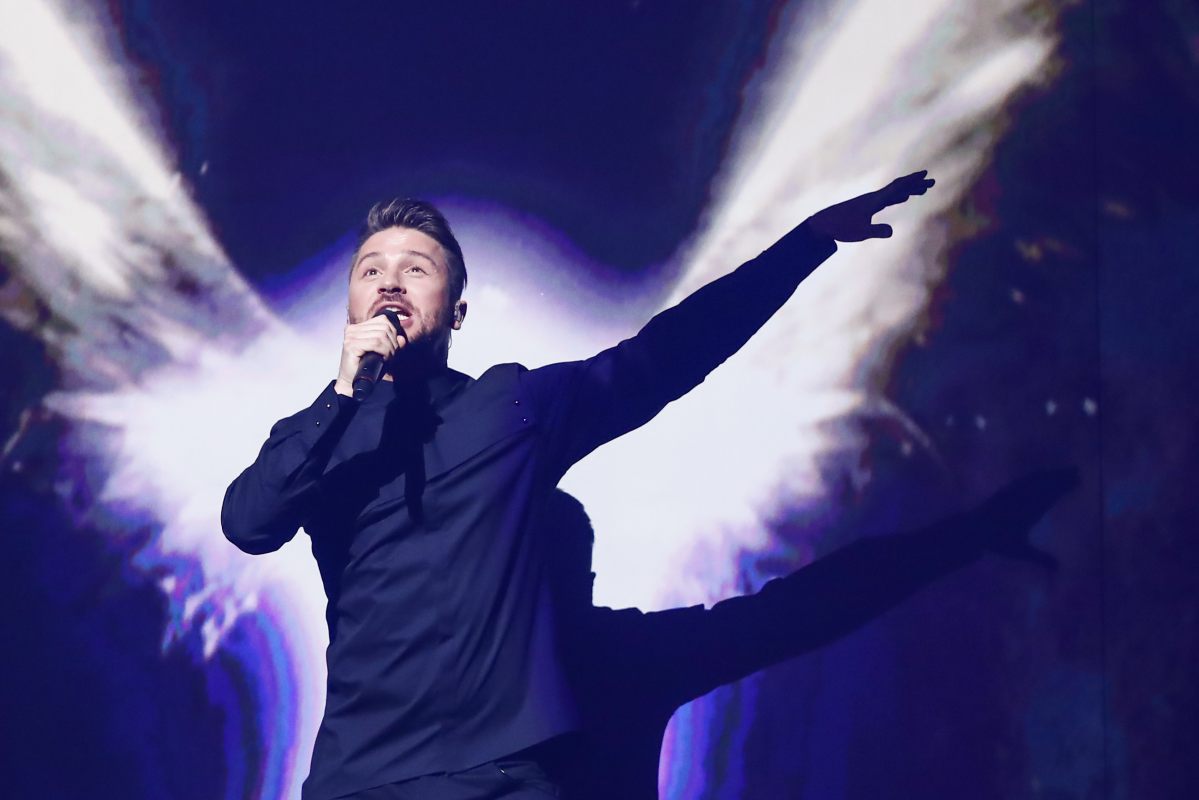 Eurovision's tweet image. #Russia was 9th to rehearse. @sergeylazarev reaches for the stars! eurovision.tv/live/follow_li…