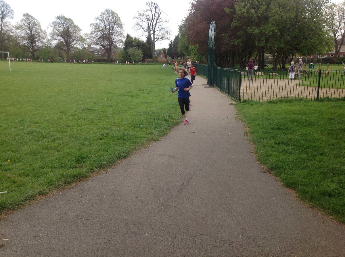 ClaphamTerrace1's tweet photo. Some action shots from the #claphamfunrun https://t.co/BHa8InFSsP