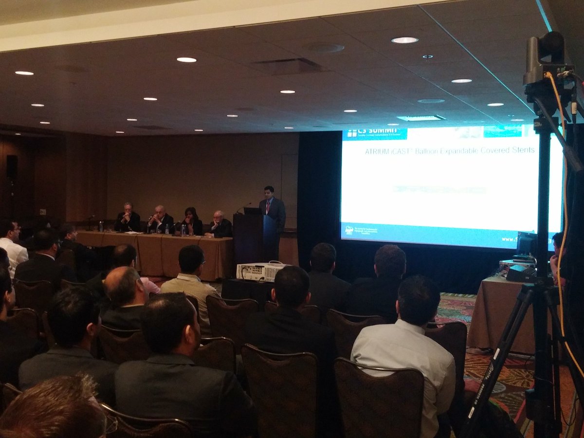 jBlankenshipMD's tweet image. Standing room only at the C3 Summit meeting for fellows @ #SCAI2016