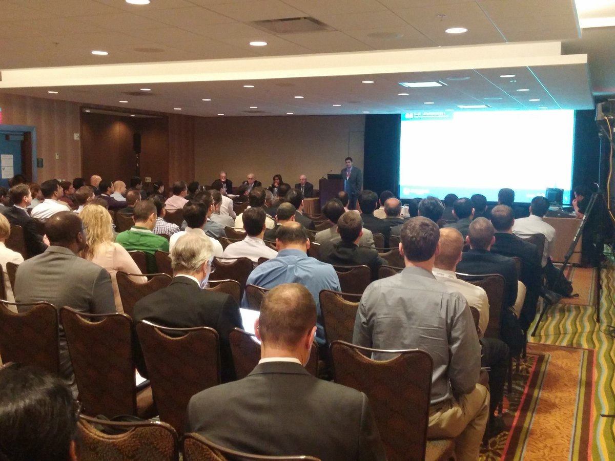 jBlankenshipMD's tweet image. Standing room only at the C3 Summit meeting for fellows @ #SCAI2016