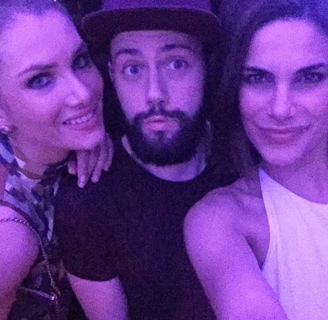 Los amigos de #CarlaBarber siempre apoyándola <a href="/LalagunaMireia/">Mireia Lalaguna Royo</a> <a href="/josetorehdez/">José Toré</a> @Thejoshmusic90 <a href="/phernandezpolo/">Pablo Hernández Polo</a>
