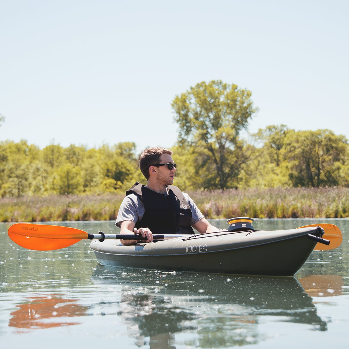 Flip_Reel's tweet image. Plans for the weekend? Mowing the lawn can wait. Grab a #flipreel &amp;amp; chill by the water!