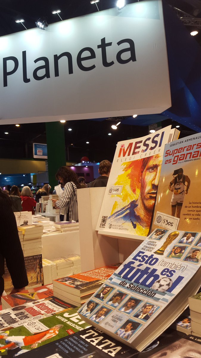 ETFlibro's tweet photo. Alegría y orgullo por la vigencia y los pedidos de nuestros ETF en la Feria del Libro 2016. @PlanetaLibrosAr https://t.co/WEUfY06ctI