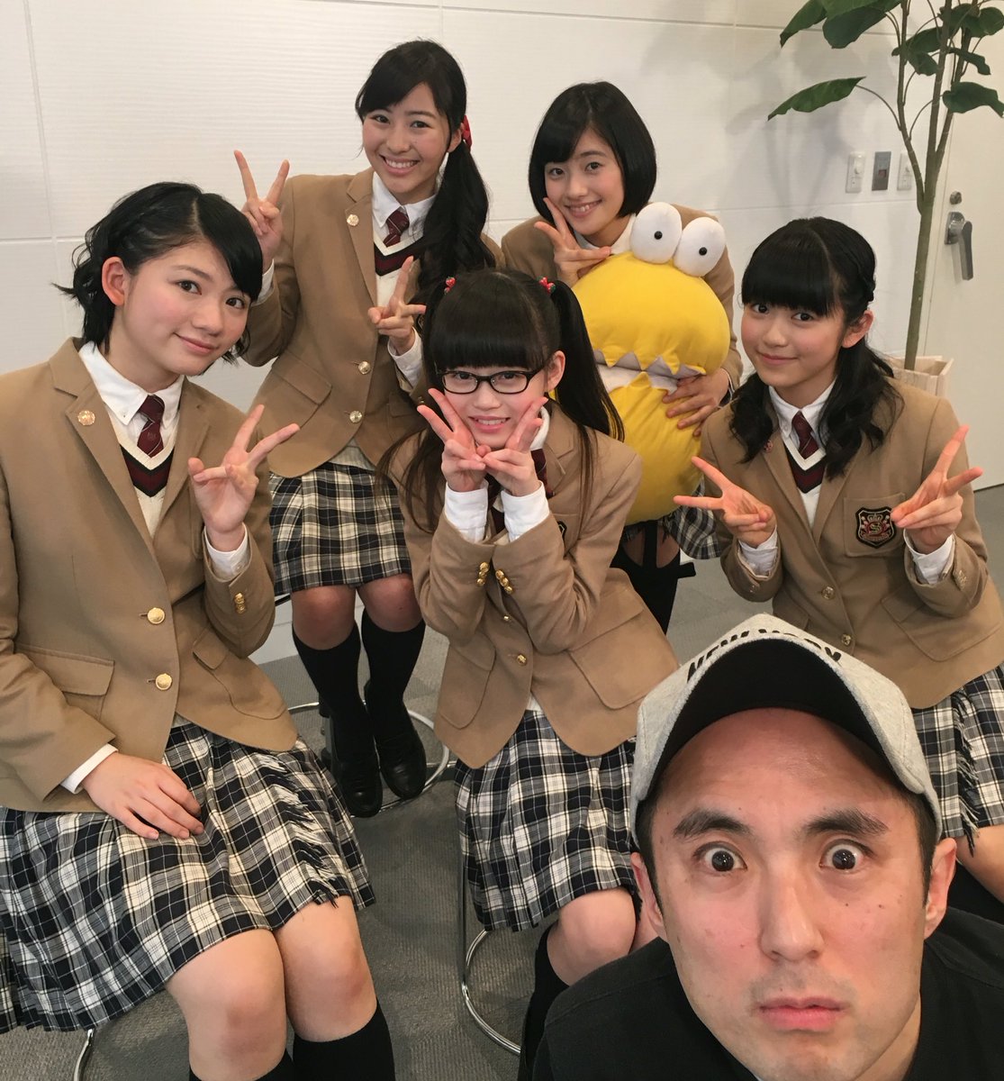 2年連続HOT WAVEでテレ玉くんぬいぐるみを抱えてくれた倉島颯良さんが生徒会長に就任したということで、テレ玉くんは他の方に移動かな。いつも出演者の巡り合わせとその場の雰囲気に任せるのですが、さてどなたになるか。#hotwave