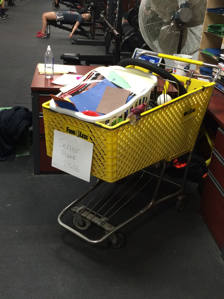 CoachHead_STC's tweet photo. @ChcknNoodleShup Going to miss this senior class! #niceprank https://t.co/6B5OSV81ji
