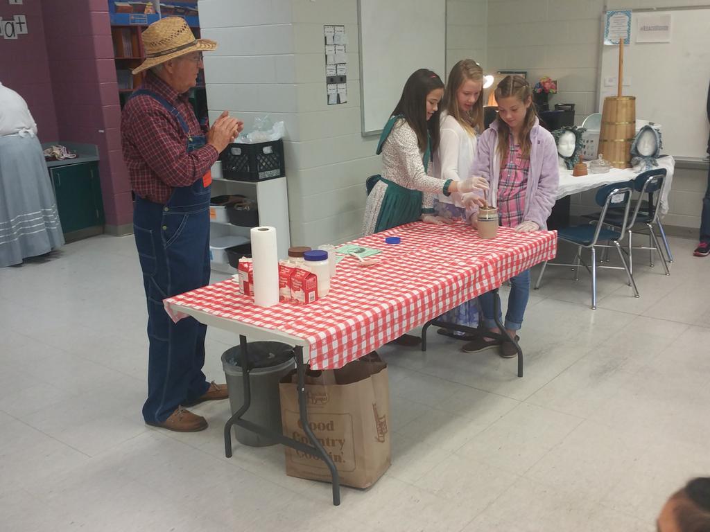 lottselementary's tweet photo. Making butter in Mrs. Ransdell's Class. 
@LottsPTA 
#lottsrocks 
@knoxschools https://t.co/FRwL3cw0jc