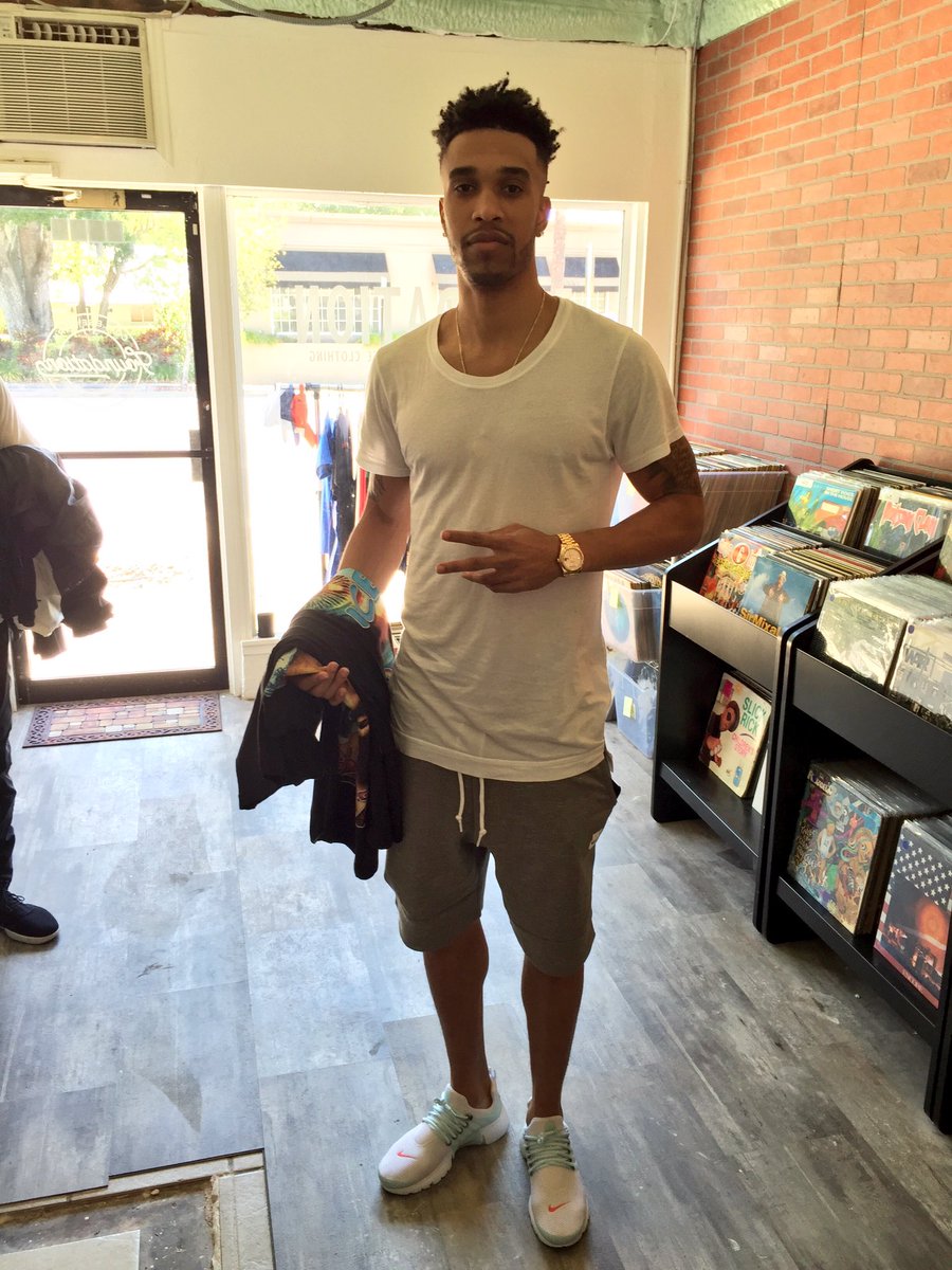 fcpcohen's tweet photo. Just had Courtney Lee stop by the shop and pick up a couple original rap tees https://t.co/BRmc4iCBnj