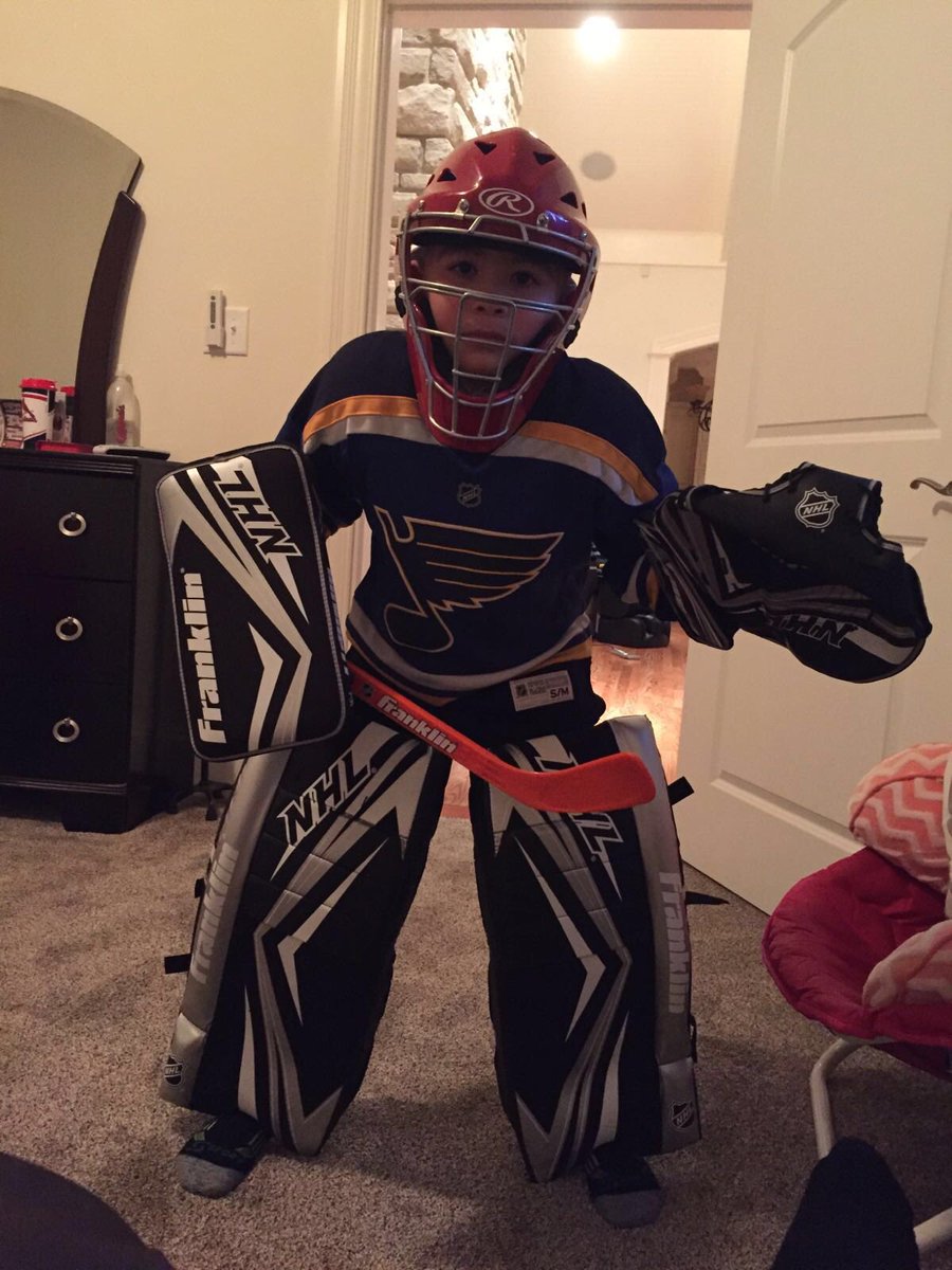 Hey <a href="/StLouisBlues/">St. Louis Blues</a> fans,"RELAX"we are fine cuz we have a #molina playing today😁vamo arriba Yanu GoBlues <a href="/NHL/">NHL</a> 🙏⚾️🏒