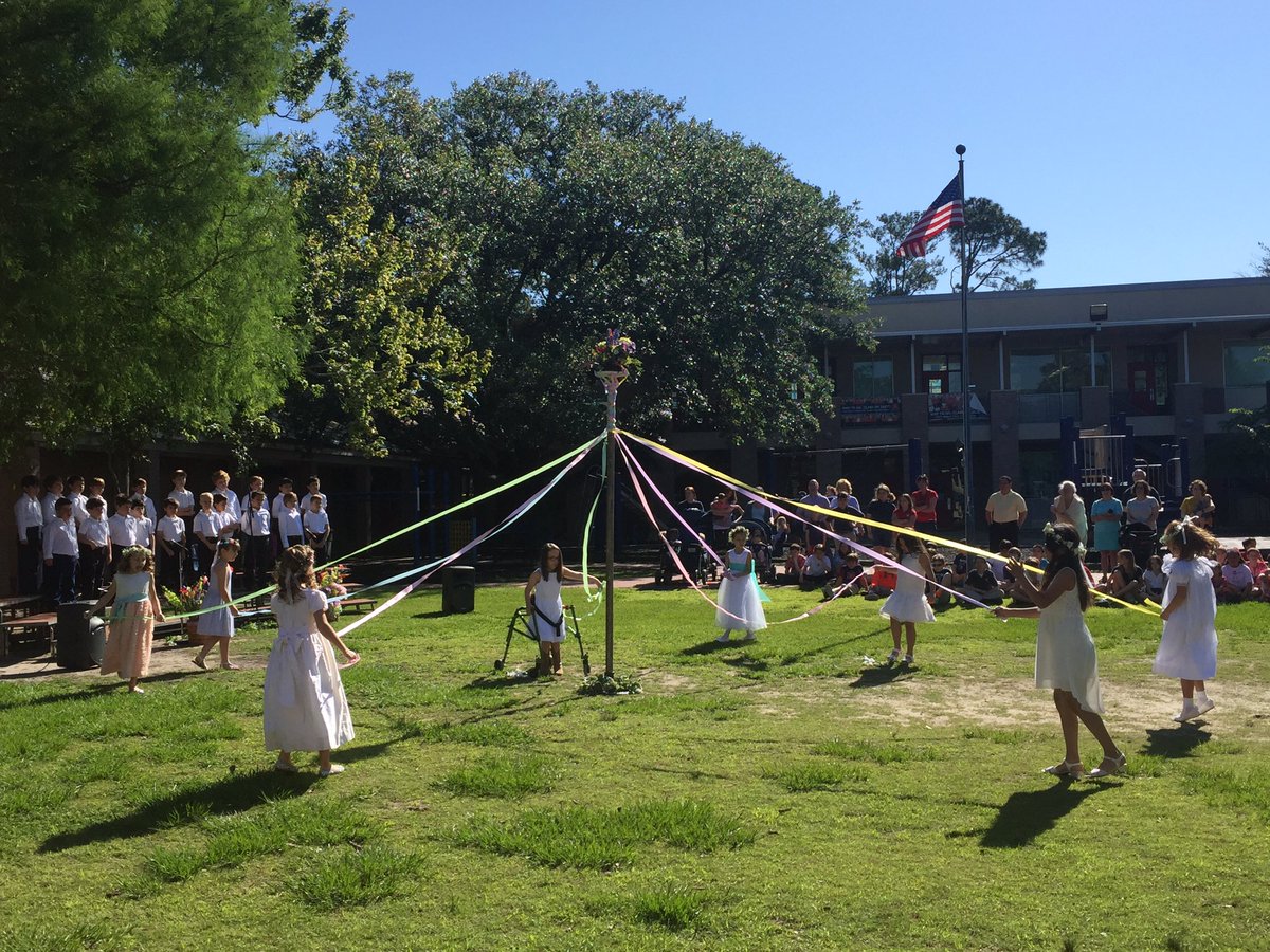 epas_stm's tweet photo. May Pole! #stm1516 #stm2nd https://t.co/UzFJsn4cDW