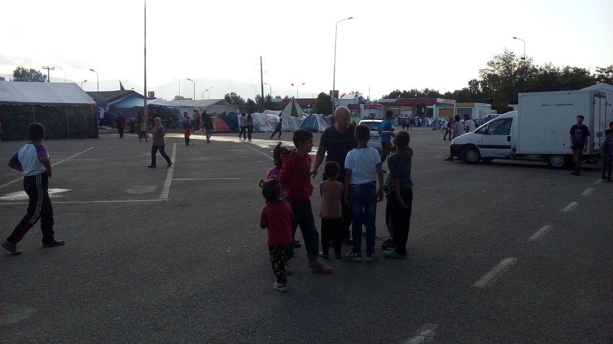 PapaSeidl's tweet photo. "And why can't you just let us go?" #childrenasking #idomeni https://t.co/aqJYYxMqDw