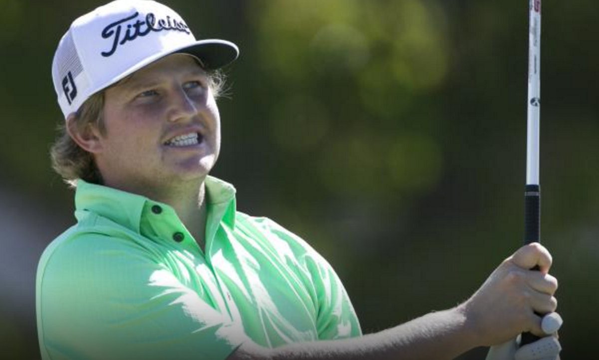 BleacherReport's tweet photo. Zac Blair hit himself in the head with his putter. Then got DQ’d for using the bent putter.
https://t.co/HQMqTKouuc https://t.co/evwdAtb6Z7