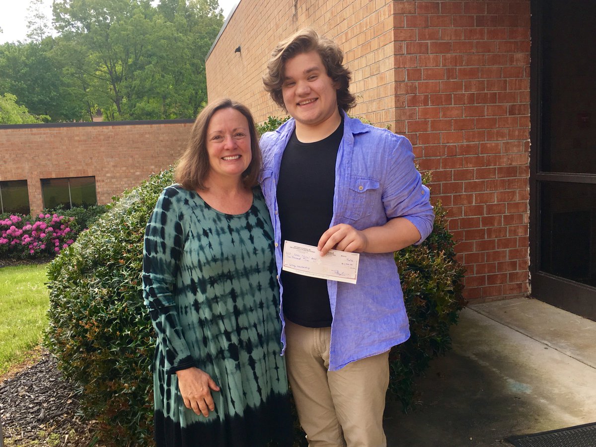 SwainGuidance's tweet photo. Cully receives $2000 from Anthony's Educational Scholarship by Anthony Viscusi and Tee Angel. #PostItPositive https://t.co/U9kvFG4rMD