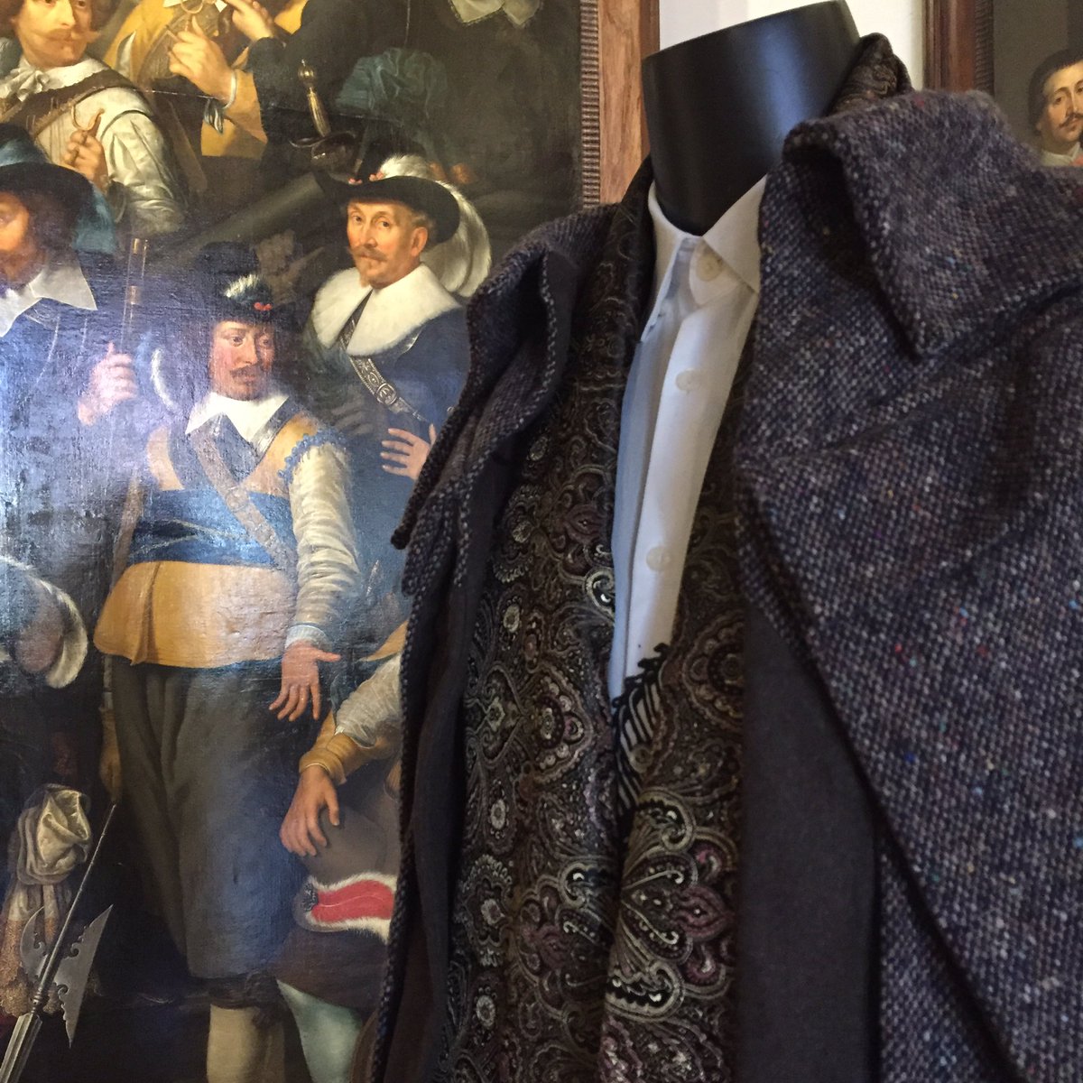 GerbenHBakker's tweet photo. Pleidooi voor flamboyante manchetten! Hoornse #Rotius had oog voor kleding aldus @esquireeditorA. @WestfriesMuseum https://t.co/XZSpVyJyET