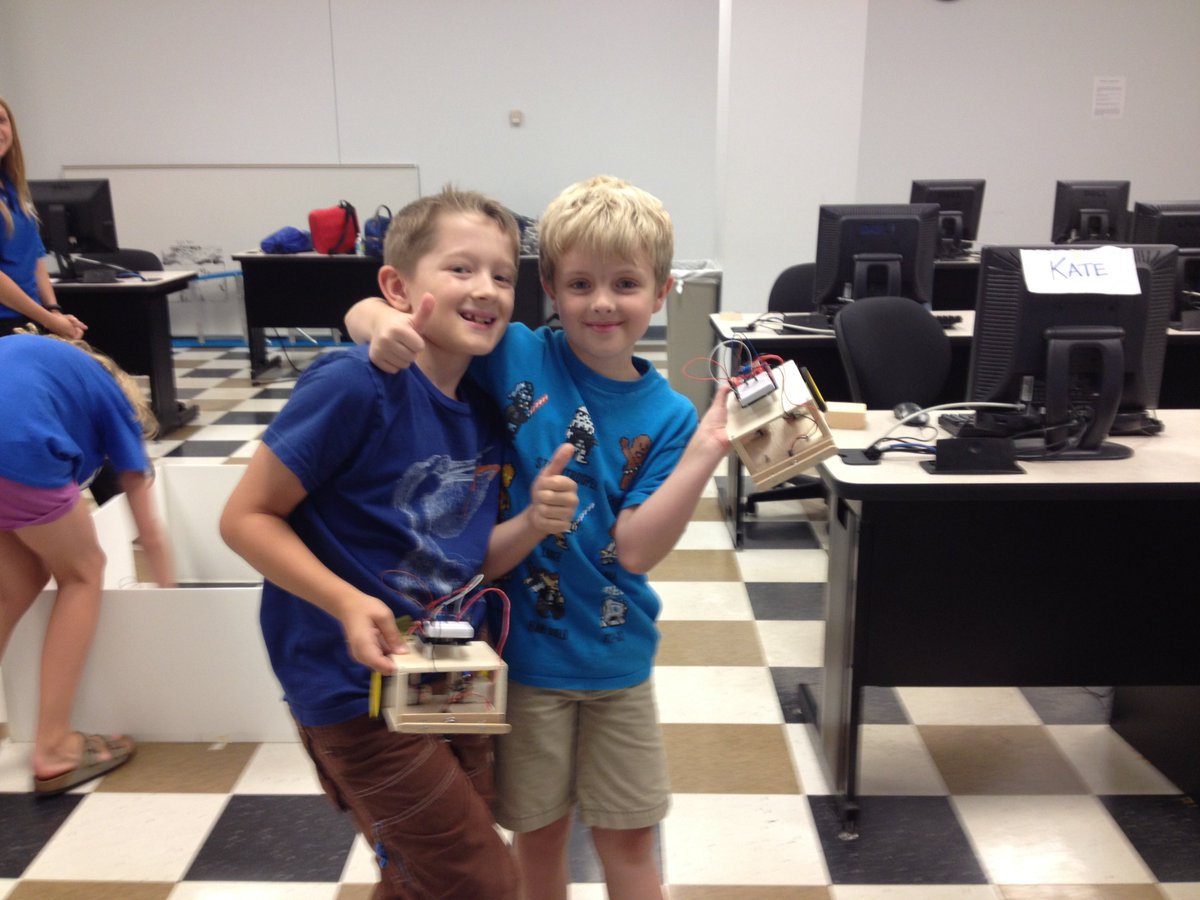 InfamousRobotic's tweet photo. @SocialArlington save $$ on #1 Robotics camp in the USA thru May 13-use promo Code robos15  https://t.co/inPZRQGU2o https://t.co/CkMFivwqRd