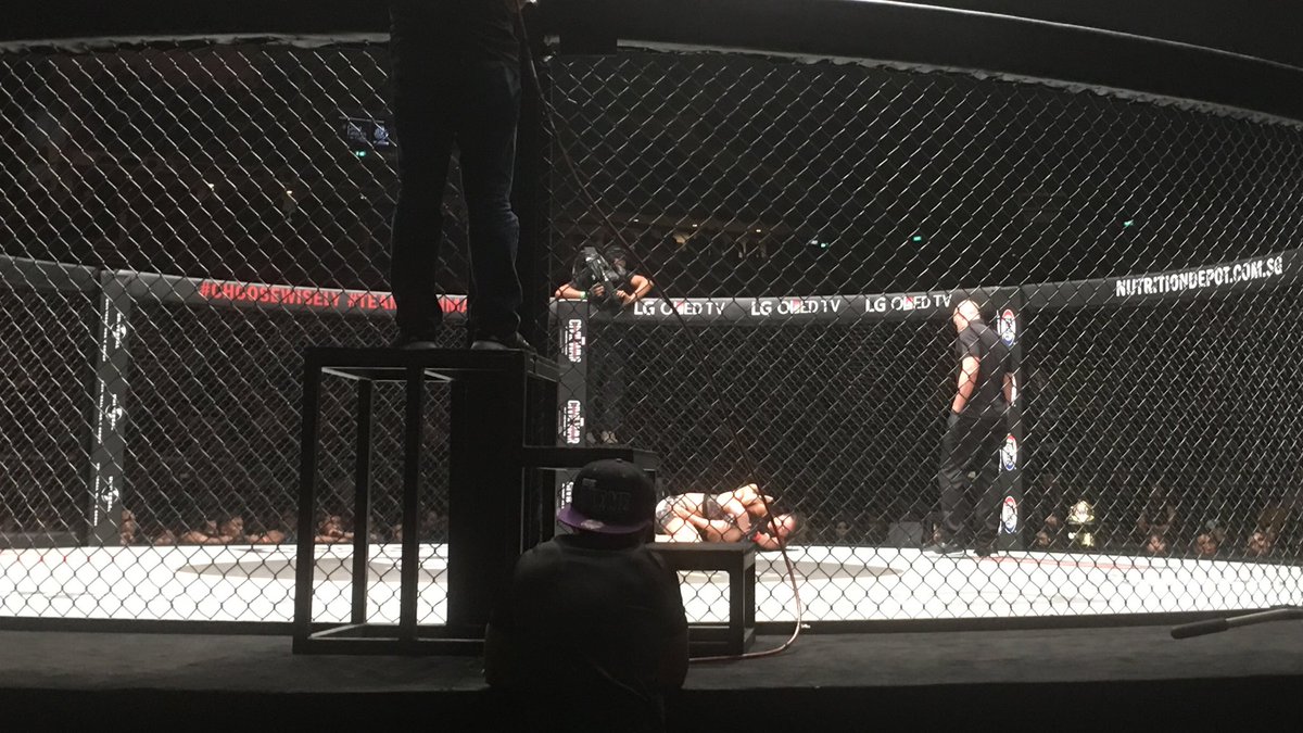 STsportsdesk's tweet photo. Unchartered terrain for @Unstoppable_Lee in the 4th round. Her longest fight ended in the 2nd. #AscentToPower #MMA https://t.co/KzQqTF5bPe