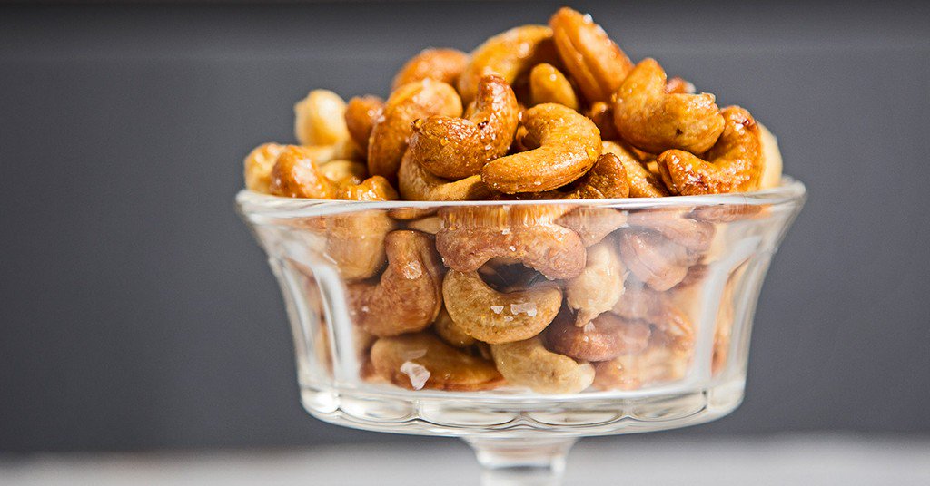 TastingTable's tweet photo. Add some sass to cashews with help from agave and lime https://t.co/jS2Zxq6s7Z https://t.co/YiUyh3oYBg