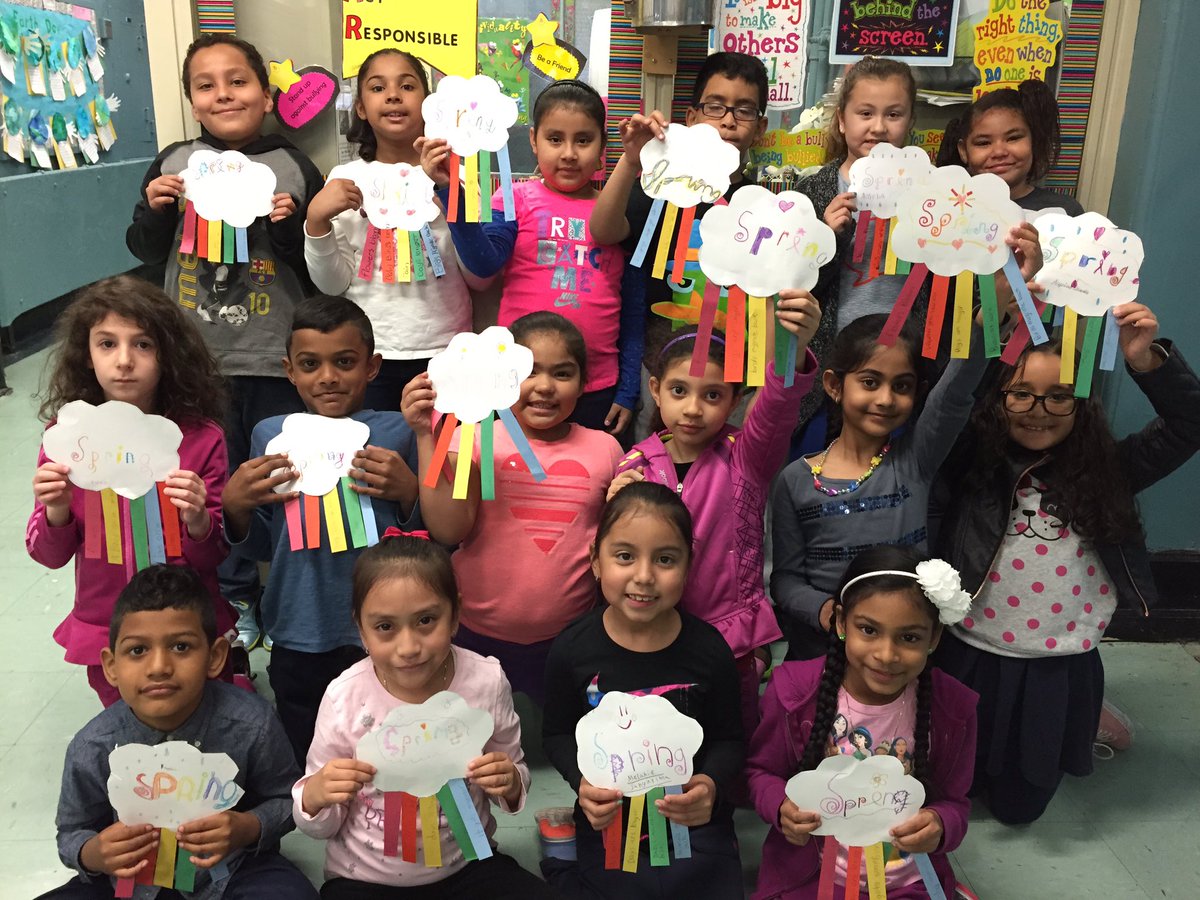 2ndGradeJKO's tweet image. #class201 writes facts about #spring ! #2ndgrade #artintheclassroom #craft #mrsgrubstein #writing @PS66JKO