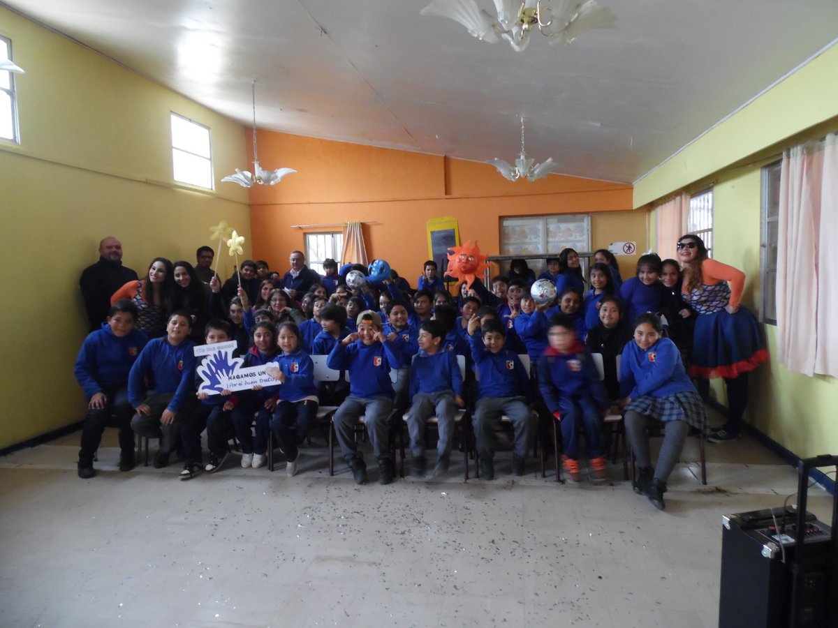 OPD_CANELA's tweet photo. Con obra de teatro se sensibilizó respecto bullying en 4 colegios  @MuniCANELA, #buentrato @Sename_IV @OPD_CANELA https://t.co/Q5GTrFyfXV