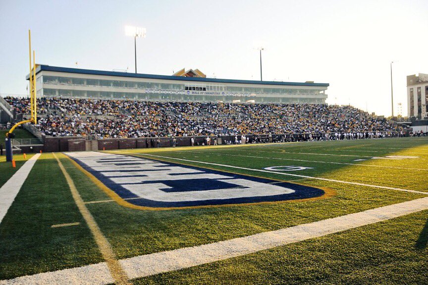 UTCLocal's tweet photo. The University of Tennessee at Chattanooga. Doesn't this look like a place you could spend the next four years? https://t.co/V8h2XOPbQT