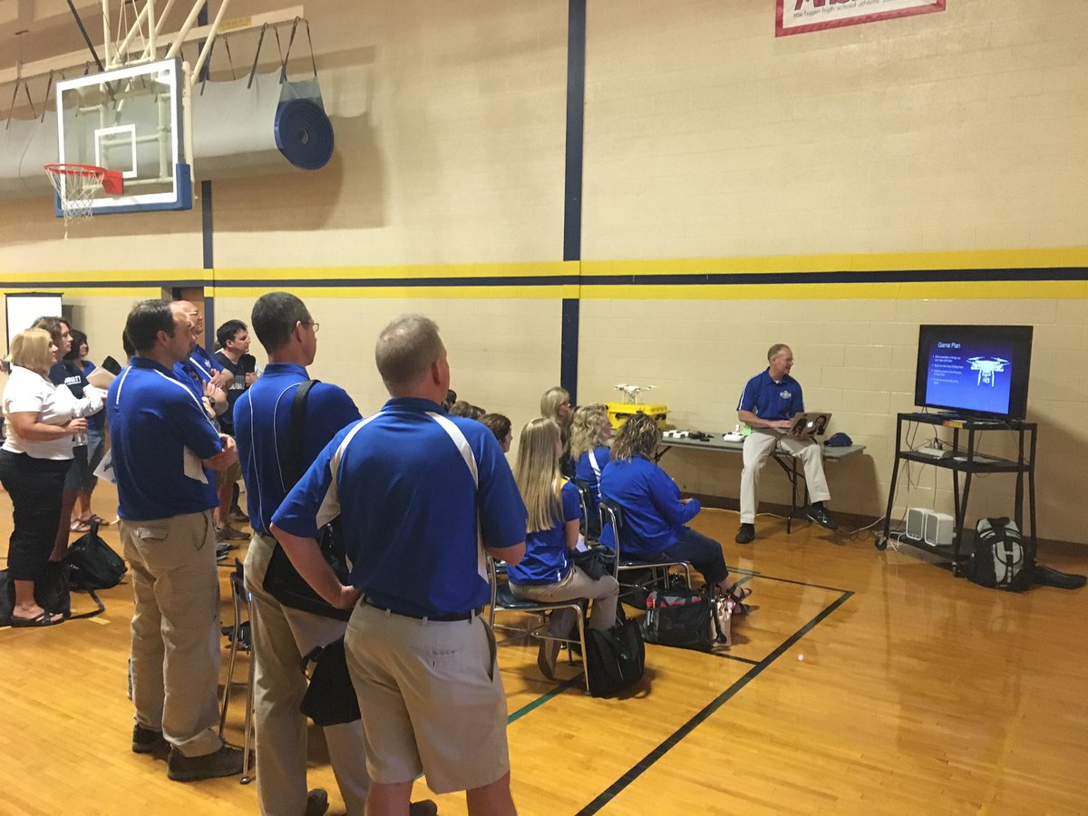 dholmes91's tweet photo. @jharry70 presenting on drone uses in school at #upmacul. #kmsleaders https://t.co/mmI3ckZtbx