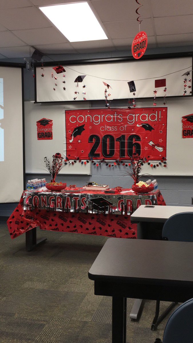 AdamTyreeAlmon's tweet photo. We have the absolute best faculty! @WKUMarketing @WKUGordonFord @joannapmelancon https://t.co/gXqrsZqCBQ