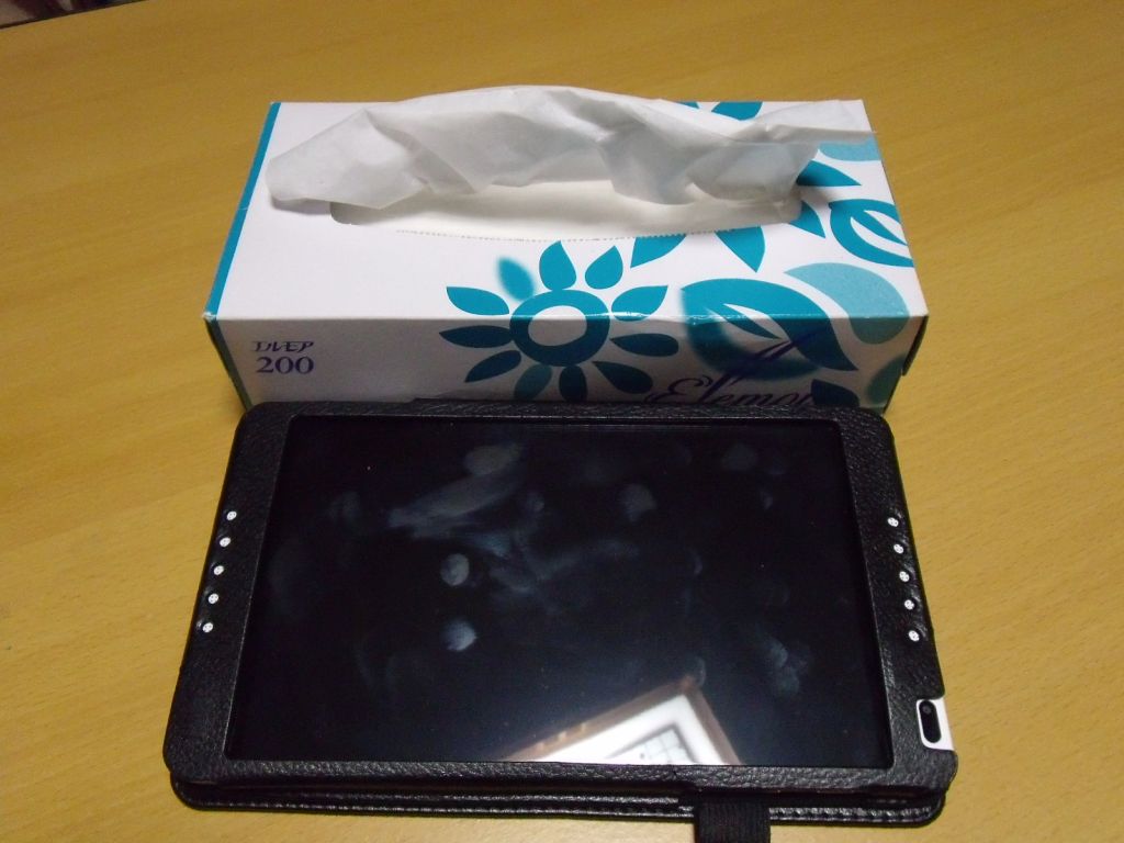きじばと Dtab D 01g 8インチタブレット の大きさはちょうどティッシュ箱サイズぐらいです きじばと Dtab D 01g 8インチタブレット の大きさはちょうどティッシュ箱サイズぐらいです