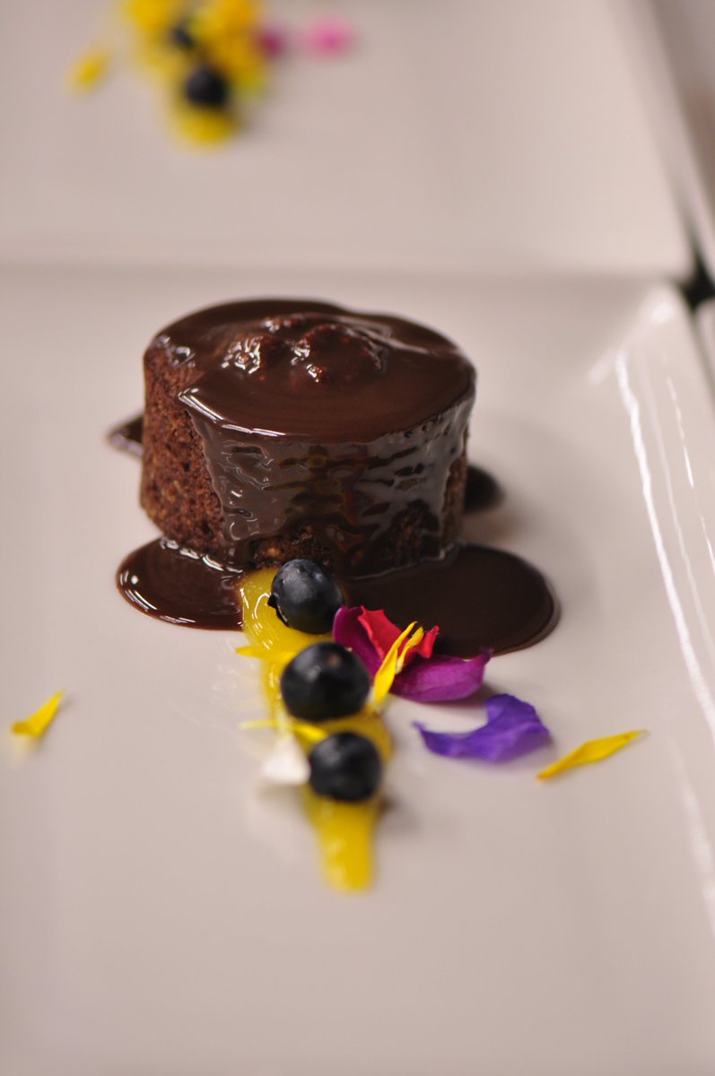 100milemark's tweet photo. DID U KNOW? #UofGFoodFact @HospitalityUofG plates beautiful #CATERING for your SPECIAL EVENT https://t.co/XE8IgP2lac https://t.co/tFi6Ctm6kg