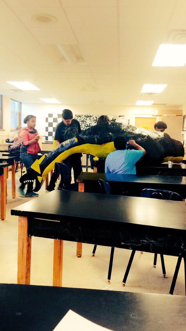 Jfall1982's tweet image. After school program dragon is coming together! One more week! @smart_eagles #flspride #art