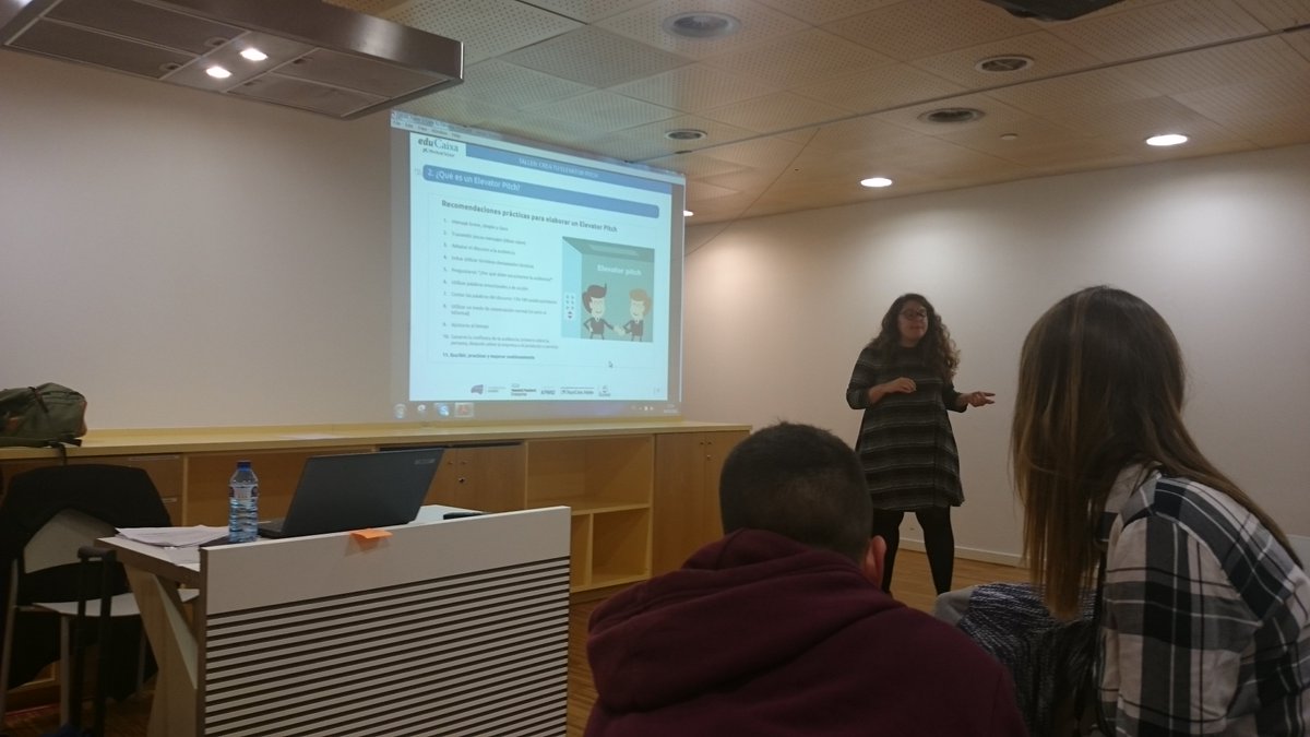 PLMethod's tweet image. Haciendo los últimos talleres antes de la presentación final 😀😀 #desafioemprende