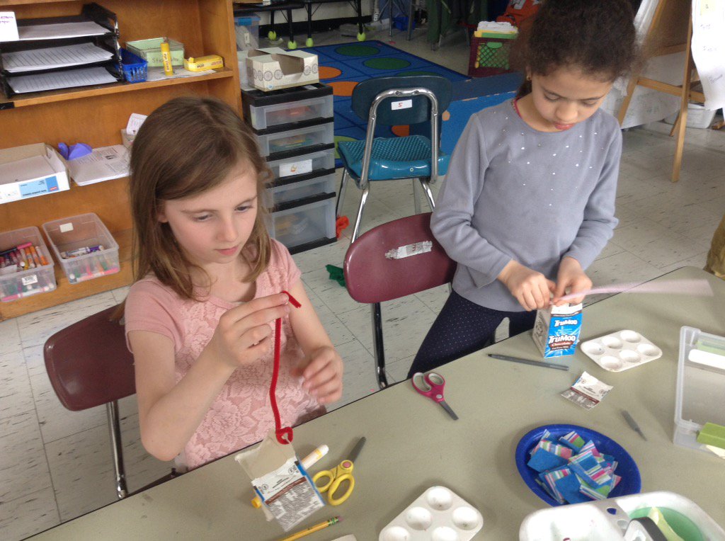 Cport_First's tweet image. #Ornithologists making bird feeders for our upcoming bird-feeding experiment! #AndresClass