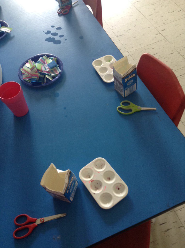 Cport_First's tweet image. #Ornithologists making bird feeders for our upcoming bird-feeding experiment! #AndresClass