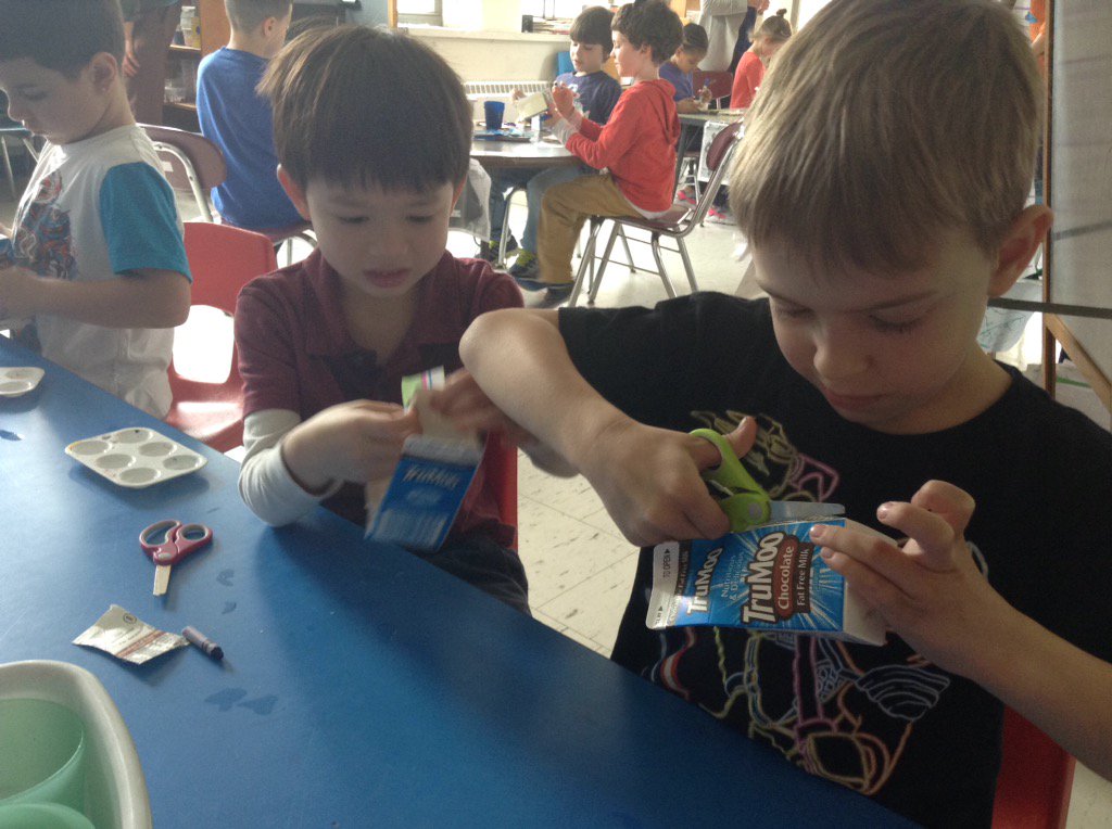 Cport_First's tweet image. #Ornithologists making bird feeders for our upcoming bird-feeding experiment! #AndresClass
