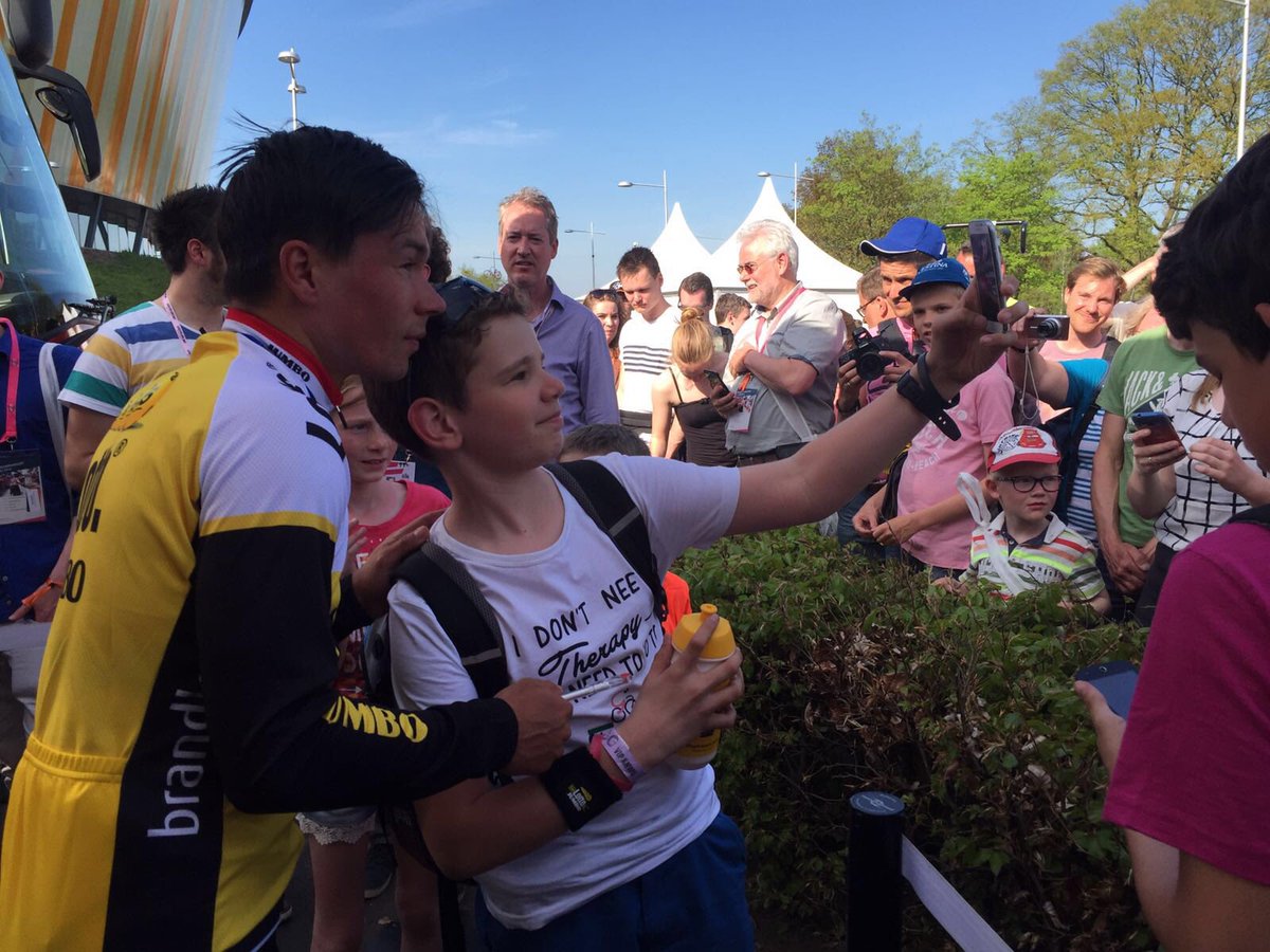 The <a href="/rogla/">Primož Roglič</a> fan club added some new members, today. #Giro #girogelderland.