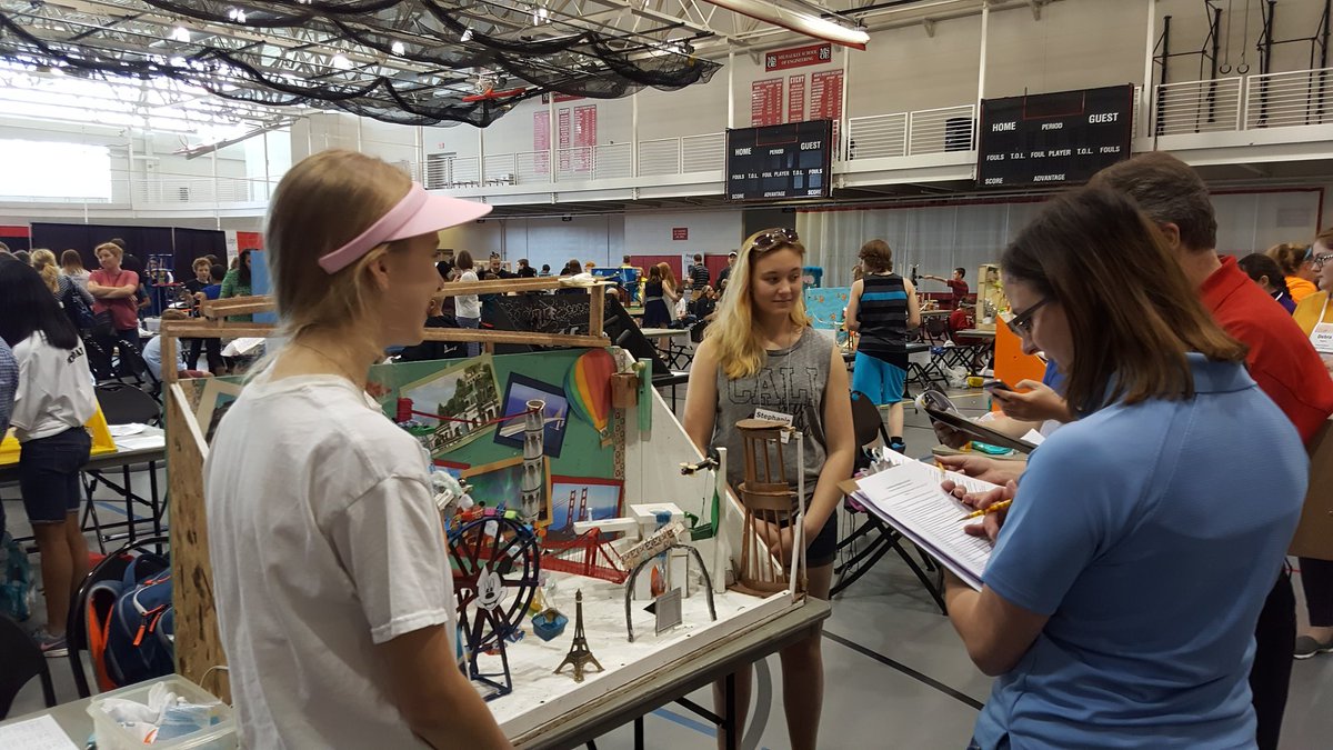 1st round of judging for the tourists. #rubegoldberg <a href="/STEM_Saratoga/">@STEM_Saratoga</a> <a href="/ann_aakre/">Ann</a>