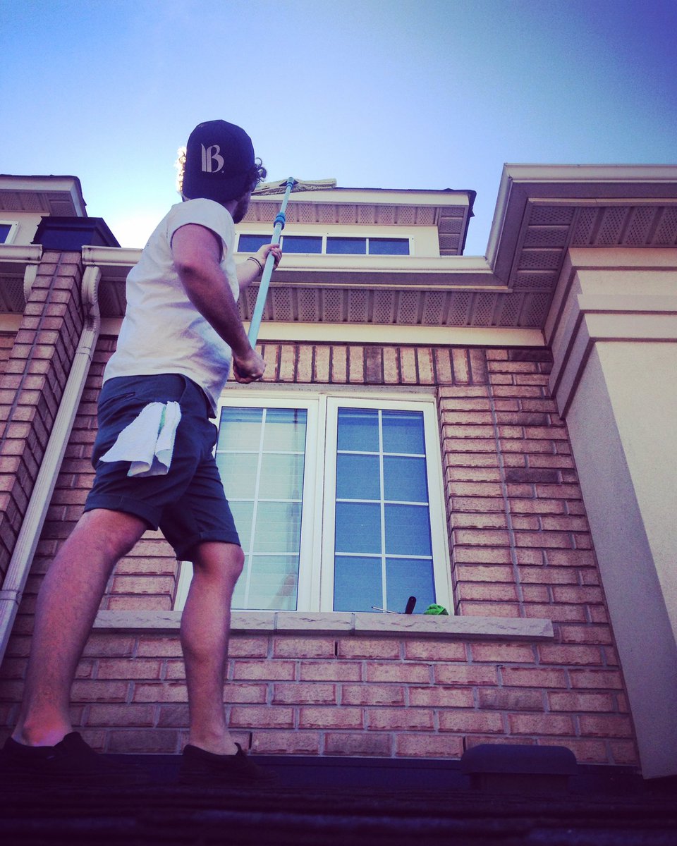 aquareachcanada's tweet photo. Sun is shining the weather is sweet!!! #Oakville #yourlocalwindowcleaner #aquareach #oakvillesfinestwindowcleaning https://t.co/f31HMuA37w