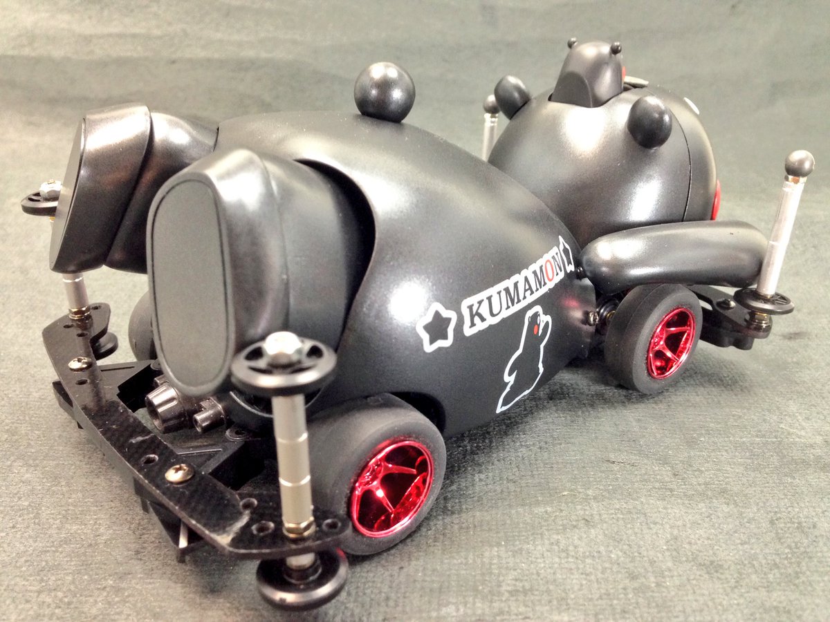 葵惠 Mini4wd くまモンが自分の乗っているミニ四駆を みんなの笑顔の為に自分自身に改造したという設定です٩ W و 無事に完成して 運転席にいるくまモンの手には絆創膏が ー Wー Mini4wd ミニ四駆 くまモン