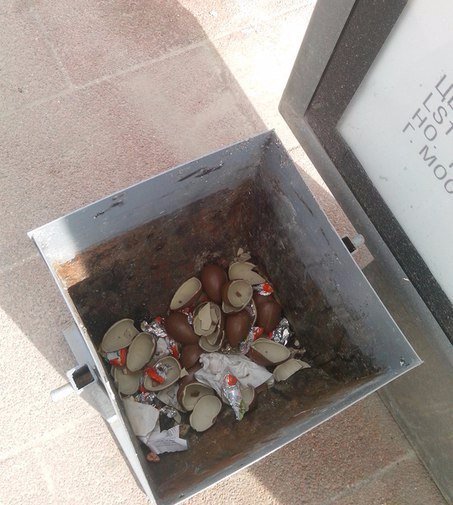 Стою значит вчера на остановке и вижу ЭТО!
Господь тебе этого не простит!