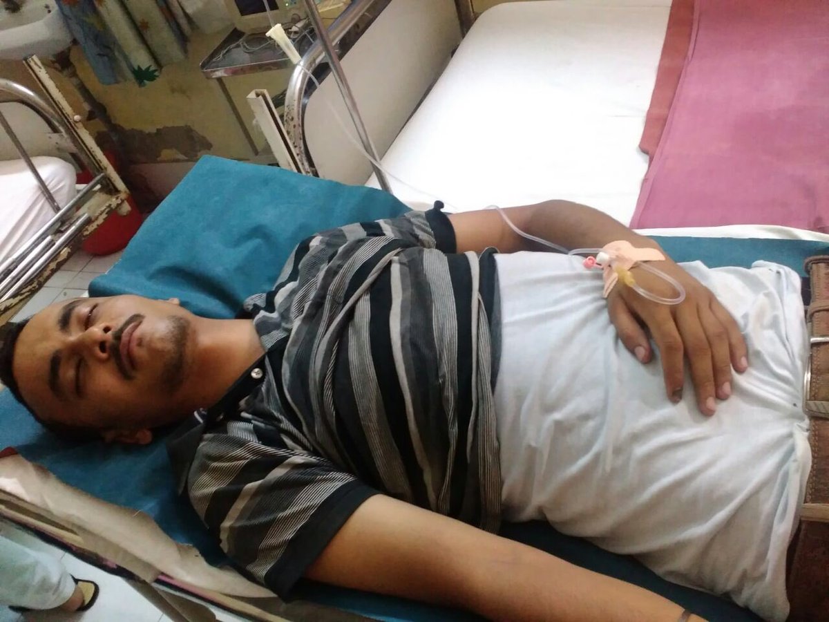 vivekagnihotri's tweet photo. They didn't like that film exposed them so they got violent with the organising students. Some in hospital. #JU https://t.co/xePNM4kZFs