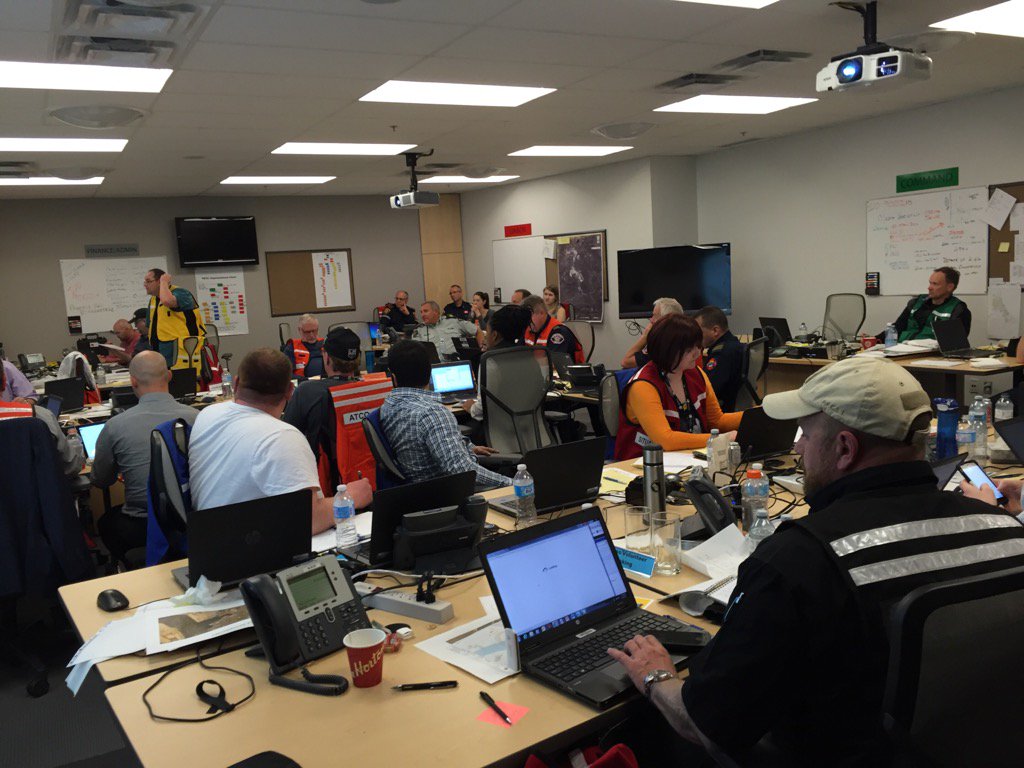TanyYao's tweet photo. Emergency operations Center ft McMurray  #ymmfire https://t.co/zixUE9UyCS