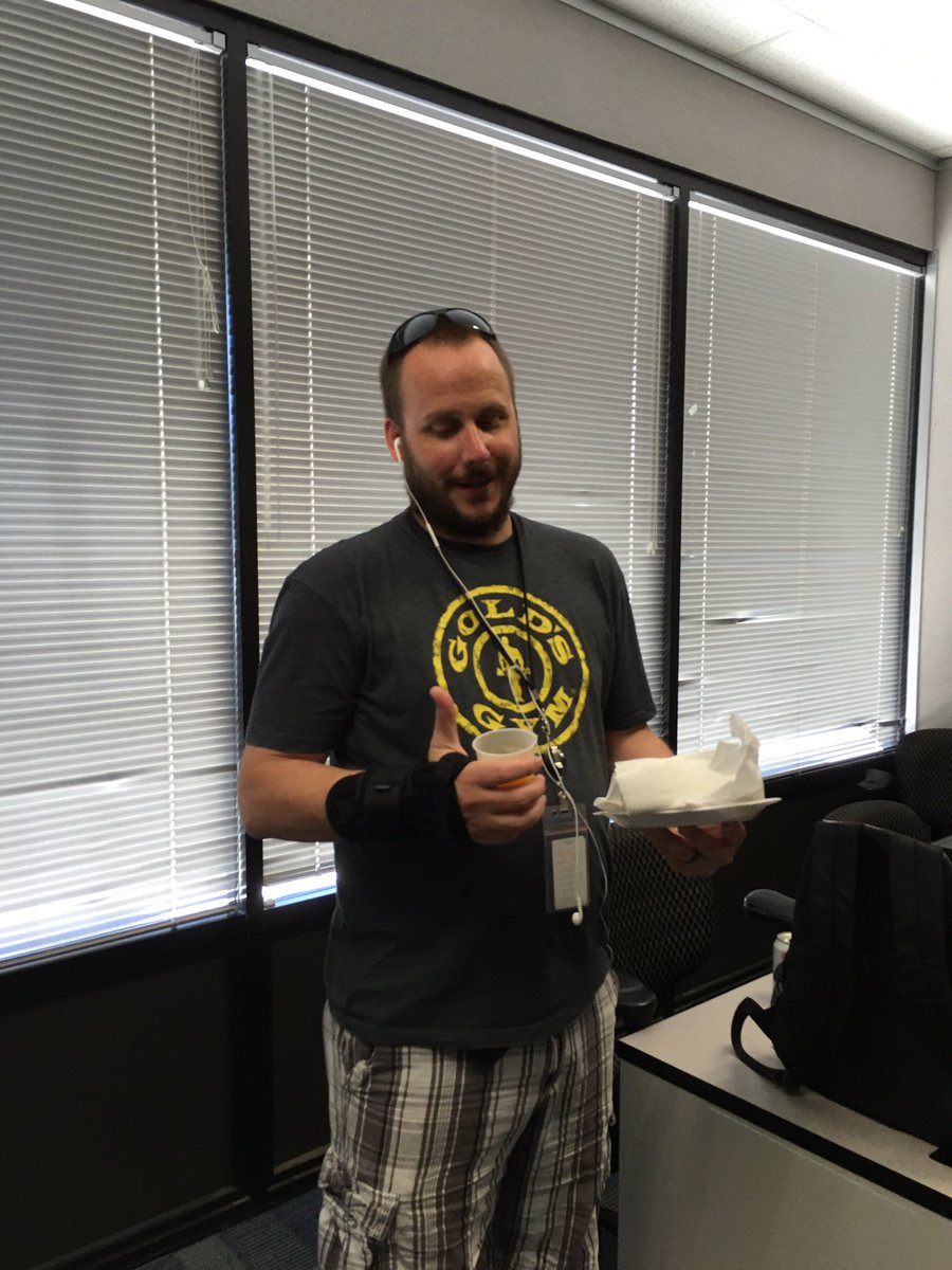 TeamFrancisATS's tweet photo. @TeamFrancisATS eating #RoundRockDonuts @AustinAvengers https://t.co/gQEmpm2avT
