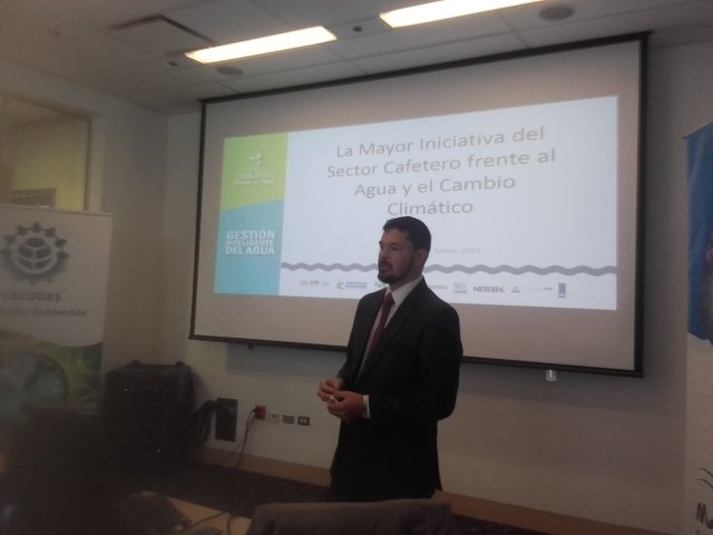 CECODES's tweet photo. Rodrigo Calderón de @ManosAlAgua presenta la mayor iniciativa de @FedeCafeteros en conservación del agua. #CIEDES https://t.co/YDysMvAX9I
