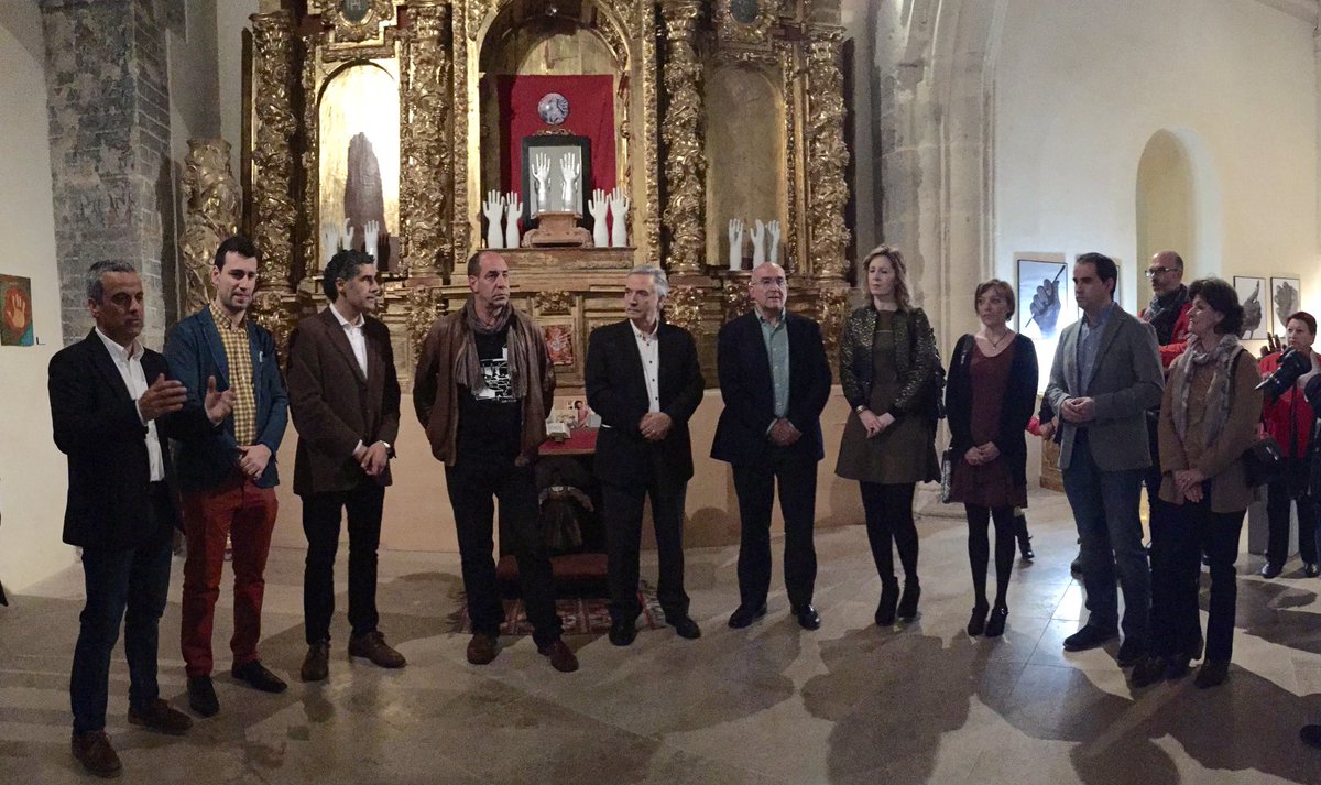 Dip_Va's tweet photo. Pte. @JesusJCarnero asiste a la inauguración de exposición ‘Manos’ del colectivo de artistas #Simancas #VillaDelArte https://t.co/fWILmQWCgU