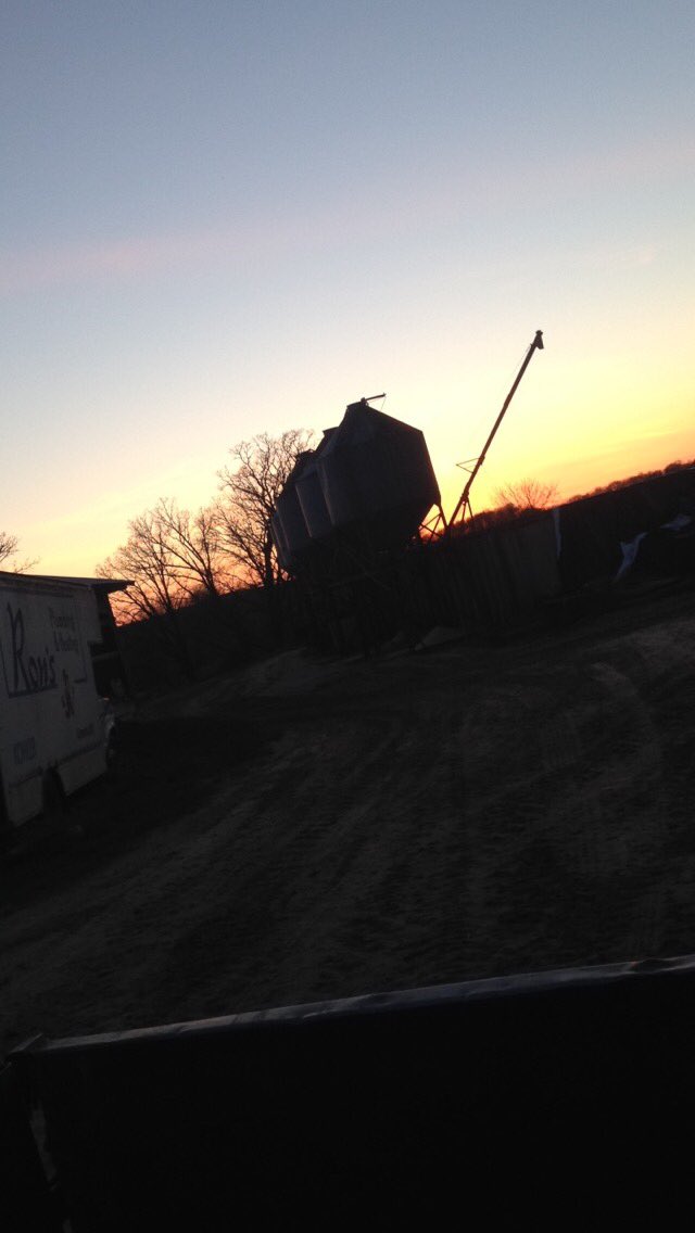 MichaelaBoesl's tweet photo. 4 finals is the only thing between  me being home in 6 days! #imreadytobedone #missingthefarmlife https://t.co/2DcPkvSOnm