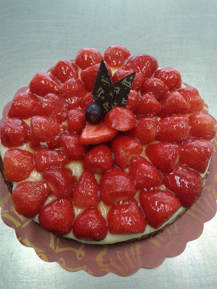 Heerlijke MOEDERDAG #aanbieding ...   onze aardbeienschelp     mmm lekkere hollandse aadbeien #taart #cake #breda