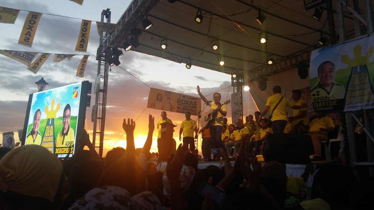 GovJunjunDavide's tweet photo. Good vibes party of the Liberal Party in Toledo City. Daghang salamat! https://t.co/4dooOqxAyX