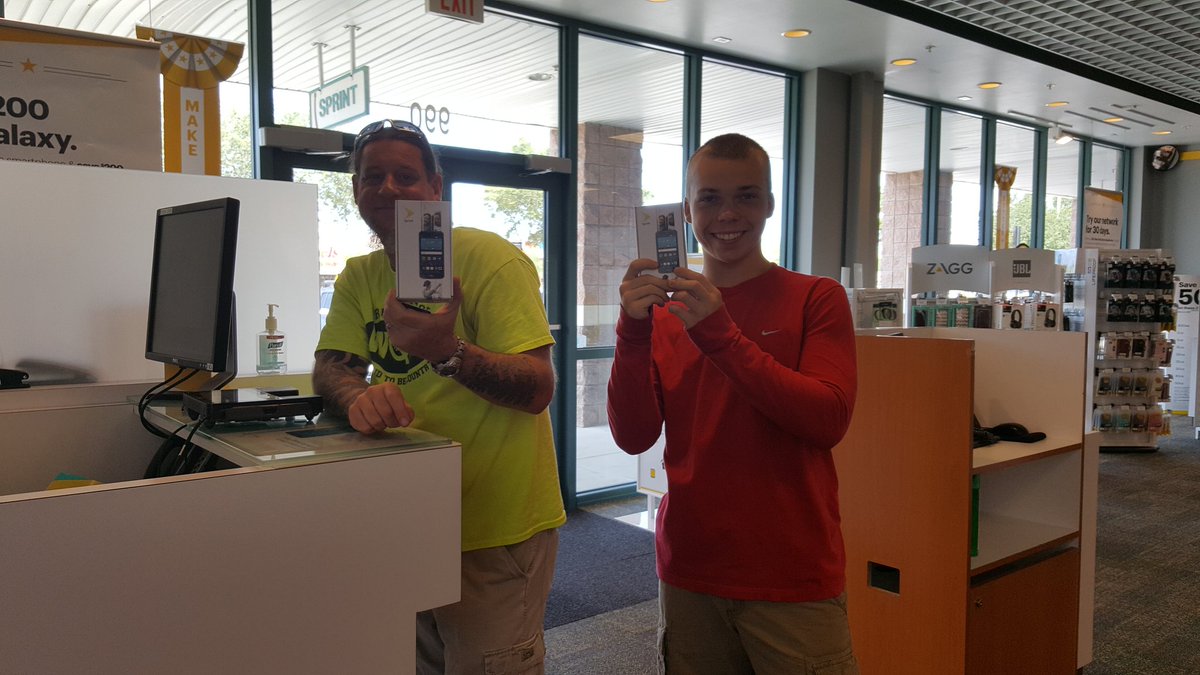 AngelaShirazi's tweet image. #2new #welcometosprint#699
@skossa01 @Lori_AnneHill @SprintJosh