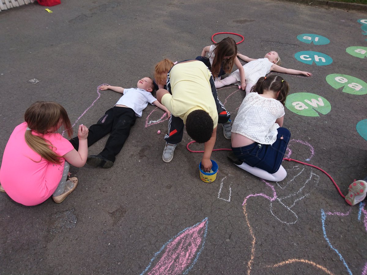portmeadp's tweet photo. Y1 decided to go out for golden time today to make the most of the weather. We had great fun. πππβπΎβ½#pmdpgt #pmdpy1 https://t.co/k9rWMc0Exj