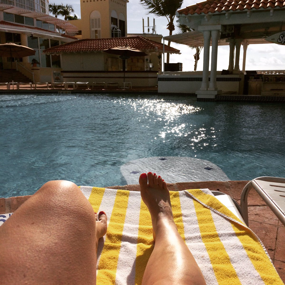 WendyLCMP's tweet photo. Snuck in an hour by the pool this morning before heading to the airport. #ElConResort #eventproflife https://t.co/iRSEB8GzNE