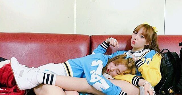 ChengXiao_WJSN_'s tweet photo. 은서는 제 무릎에서 잘 자네용 메롱😛💤💤 #우주소녀 #성소 

@svtn_The8_ @Svtn_DK17 @JHoseok__BTS @BoRa_90Yoon @seojoonie @BF__JeongMin_ https://t.co/Px0XL2LMpF