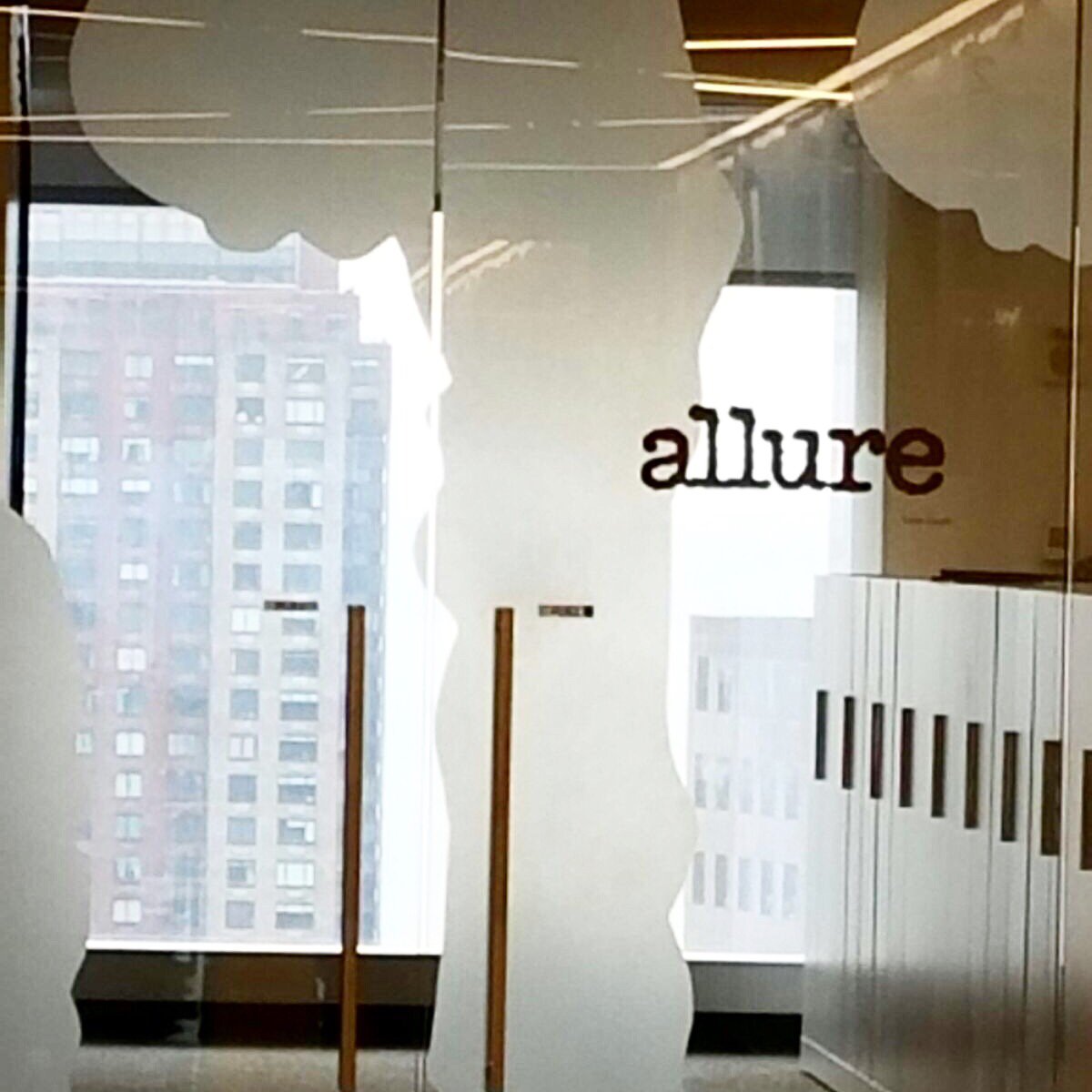 BRBFInfinity's tweet photo. Our Friday morning view! Where else but @allure_magazine ❤️ Thanks for having us!
#bloggers #NY #allure #blubond https://t.co/44t6na2VAL